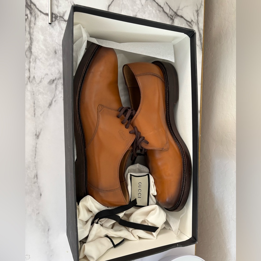 Gucci logo-debossed leather Derby shoes - Picture 8 of 12